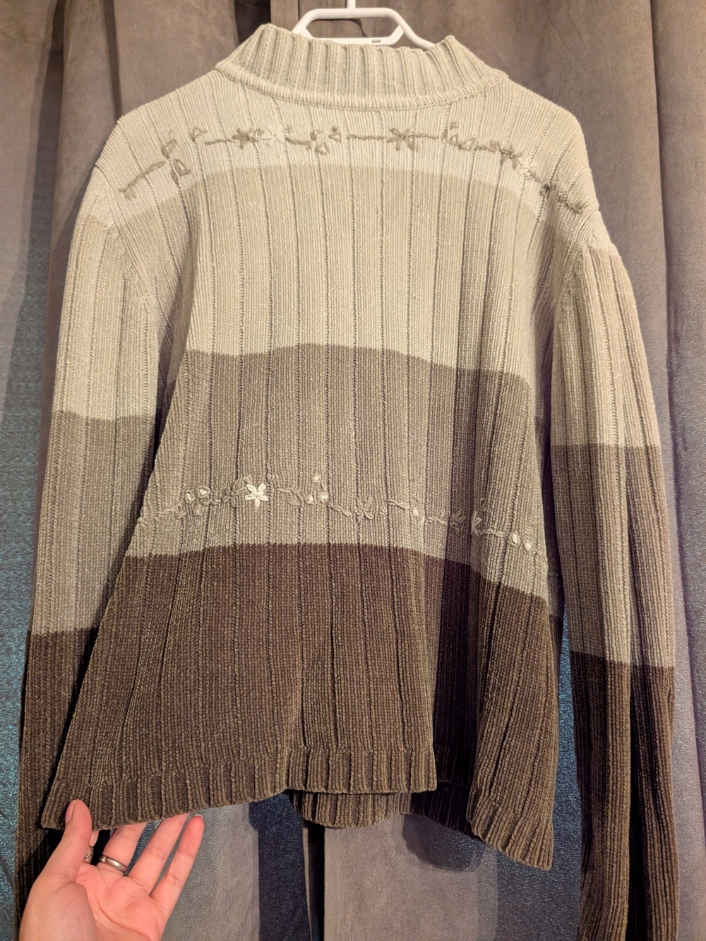 Women’s Shades Of Green Ribbed Floral-Trim Sweater